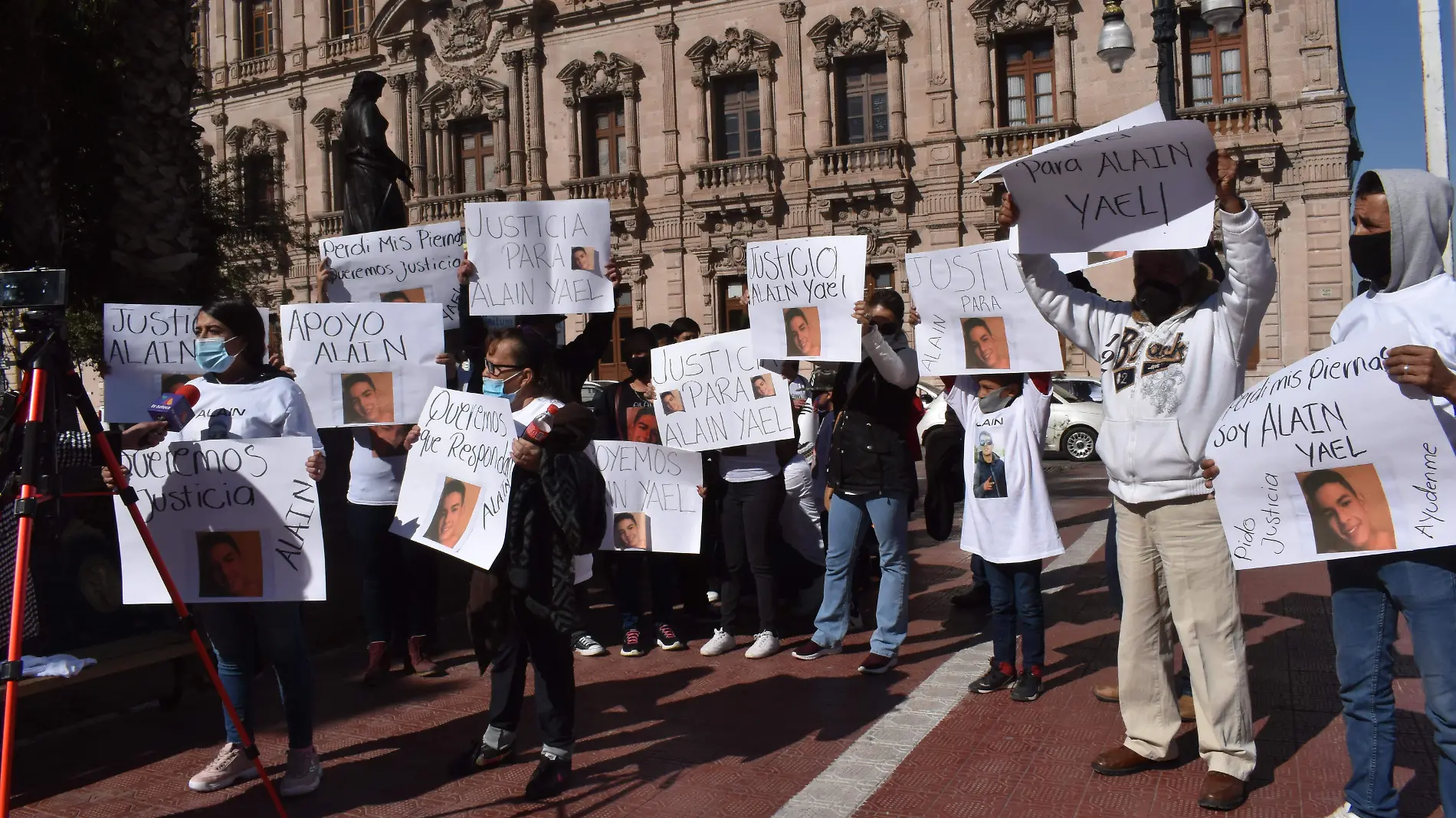 MANIFESTACION EN PALACIO X PARCIALIDAD DE FISCALIA  (4)